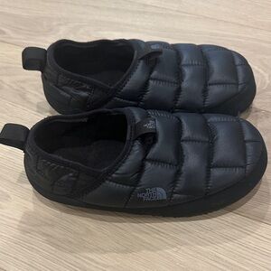 The North Face Kids Black Quilted Slip-On Slippers